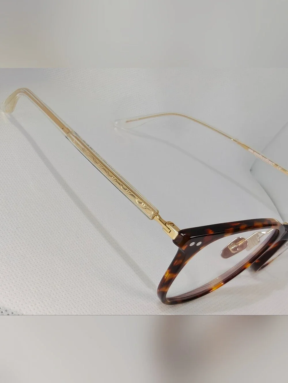 Follow. Gold, Tortoiseshell Square Frame. Elegant. Nice Detail.